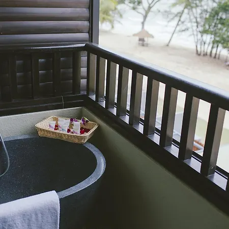 Sand&Sandals Desaru Beach Resort&Spa Bagian luar foto A modern Japanese-style bathtub