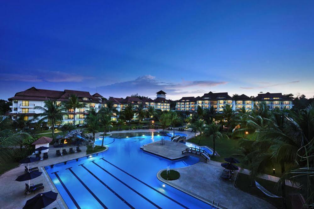 & Sandals & Resort